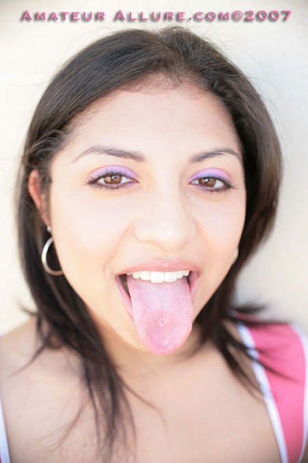 Латина Silvana Ricci наслаждается спермой у себя во рту, после глубокого минета с видом из твоих глаз