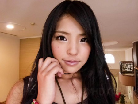 Милая азиаточка Eririka Katagiri скачет на твердом члене в этой грубой, хардкорной сцене